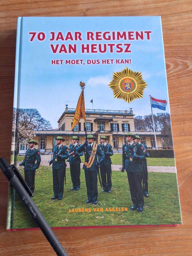 70 jaar Regiment Van Heutsz Het moet, dus het kan!, Ophalen of Verzenden, Tweede Wereldoorlog, Zo goed als nieuw, Overige onderwerpen