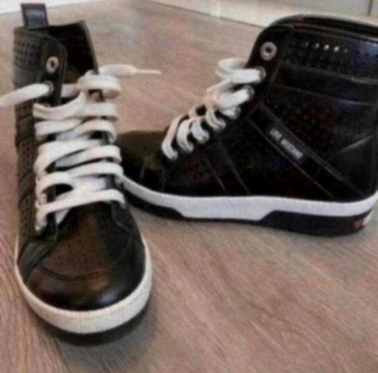 Moschino sneakers 38, Kleding | Dames, Ophalen of Verzenden, Zo goed als nieuw, Sneakers of Gympen