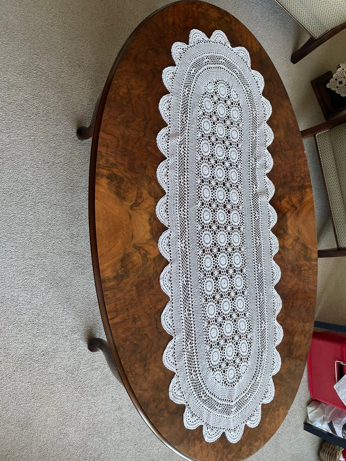 Ovale notenhouten salontafel, Huis en Inrichting, Tafels | Salontafels, Ophalen, 100 tot 150 cm, 50 tot 100 cm, Zo goed als nieuw