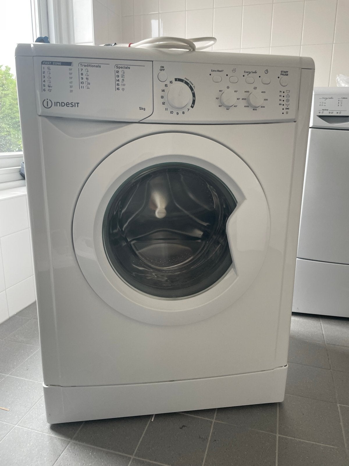 Indesit Wasmachine 5kg - Goede staat, Witgoed en Apparatuur, Ophalen, 1200 tot 1600 toeren, Gebruikt, 4 tot 6 kg