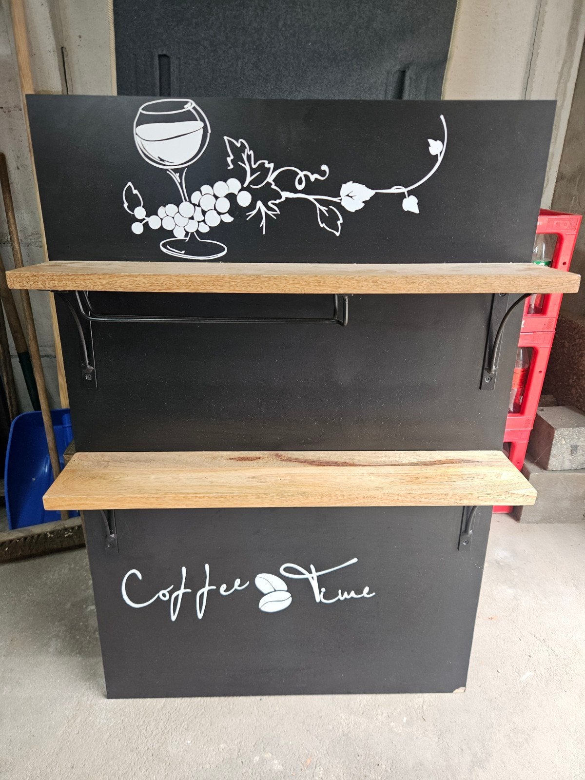 Unieke handgemaakte bar met planken en wijnglas/koffie decor, Ophalen, Gebruikt
