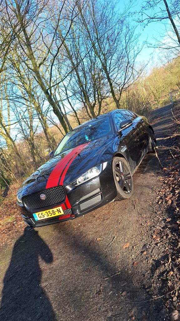 Jaguar XE 2.0D 163pk E-performance 2015 Zwart, Auto's, Jaguar, Lichtsensor, 4 cilinders, Origineel Nederlands, 26 km/l
