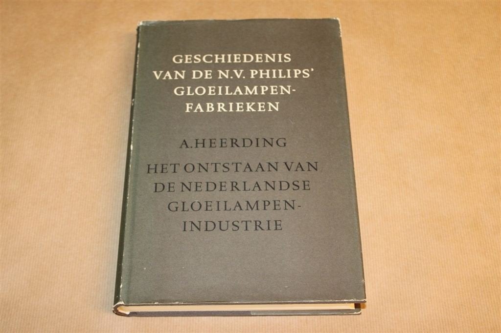 Nederlandse Gloeilampenindustrie — Geschiedenis Philips, Ophalen of Verzenden, Gelezen