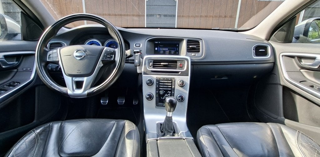 Volvo S60 1.6 T4 R-Design | Distributie vervangen | Goed ond, 15 km/l, Gebruikt, 4 cilinders, Zwart
