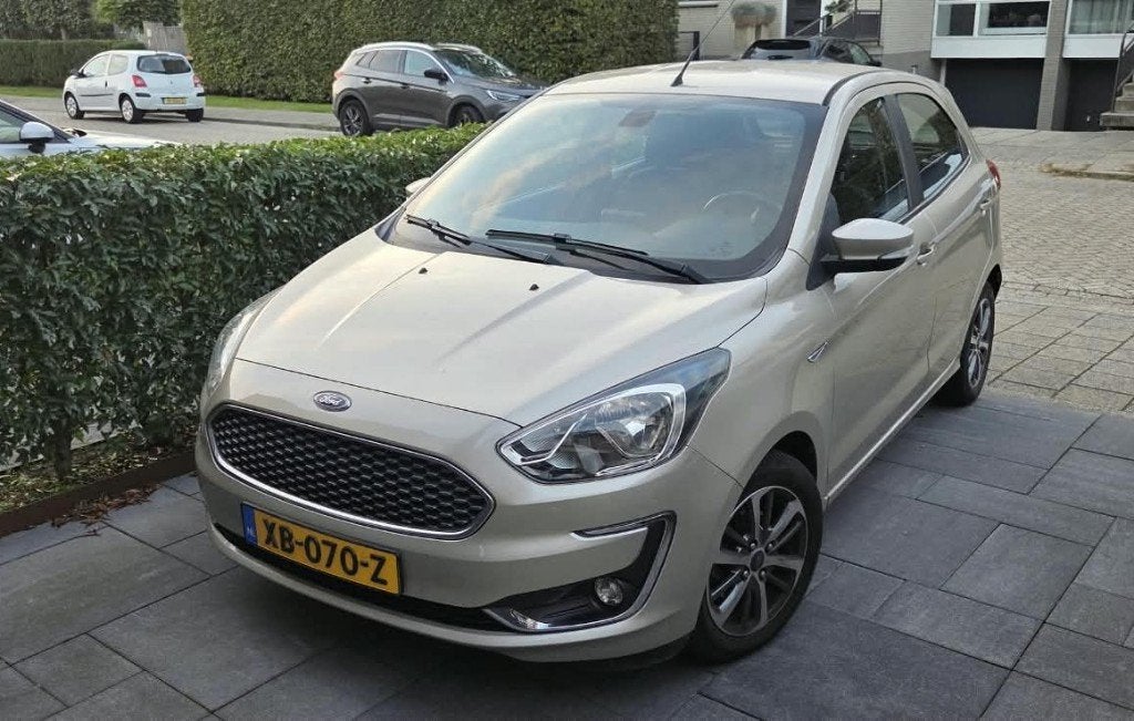 Perfecte Ford Ka+ Ultimate 2018 veel opties, APK 30-11-2027, Auto's, Voorwielaandrijving, 40 €/maand, 1041 kg, Origineel Nederlands