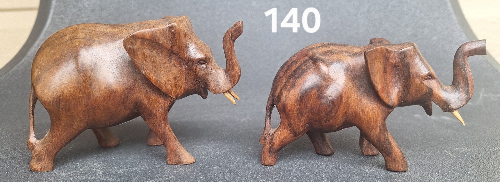 Set van 2 handgesneden houten olifantenbeelden, Antiek en Kunst, Minder dan 20 cm, Ophalen of Verzenden, Beeld, Hout