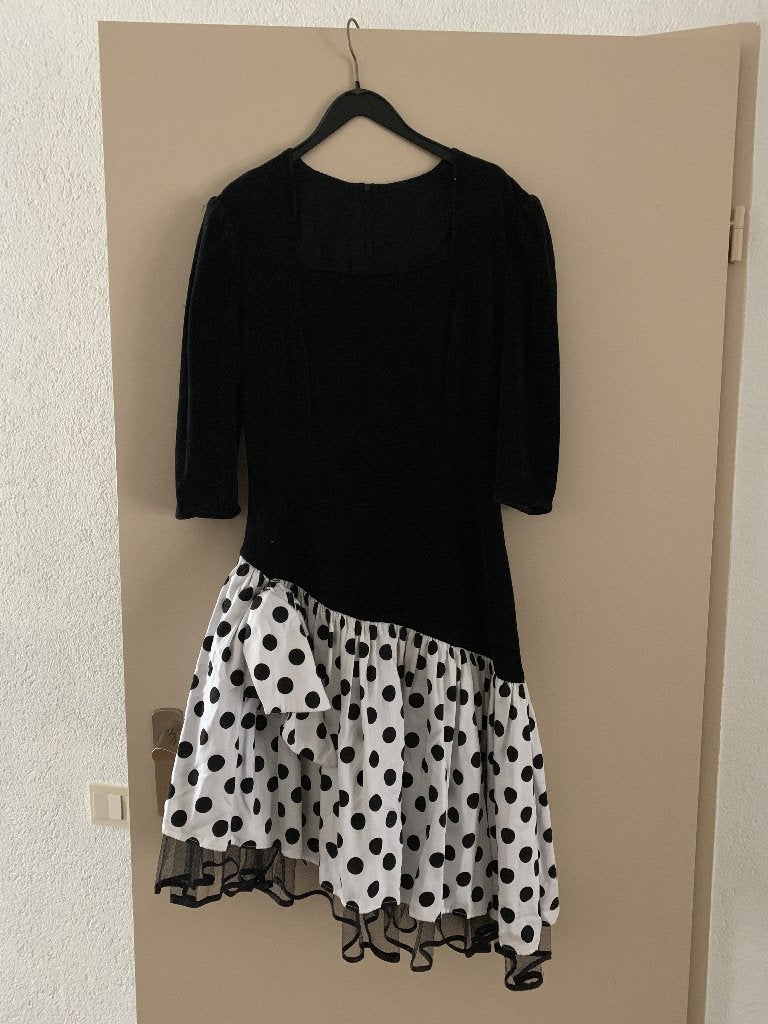 Zwart-wit polkadot jurk met asymmetrische zoom, Maat 38/40 (M), Zwart, Ophalen of Verzenden, Zo goed als nieuw