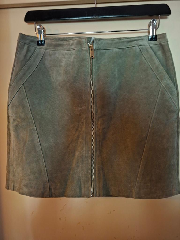 Only Suède/leren minirok met steekzakken - Legergroen nieuw, Kleding | Dames, Rokken, Only, Maat 42/44 (L), Ophalen of Verzenden