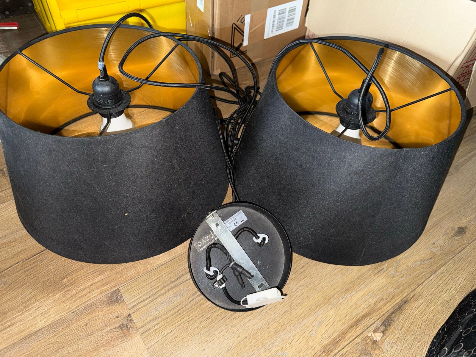 Set van 2 QAZO hanglampen met zwarte kappen en E27 fitting, Ophalen of Verzenden, Zo goed als nieuw, Textiel, E27 (groot)
