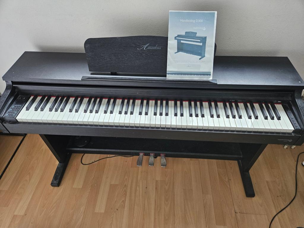 Amadeus D300 Digitale Piano - Zwart, Zo goed als nieuw, Muziek en Instrumenten, Piano's, Ophalen, Zwart, Digitaal, Zo goed als nieuw