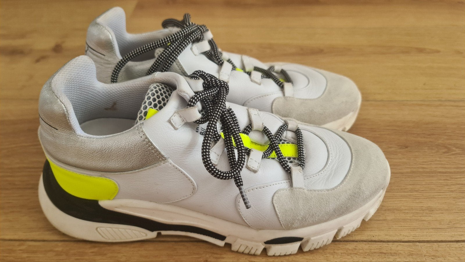 Sneakers Toral 40 wit geel gympen schoenen leer leder, Wit, Ophalen of Verzenden, Toral, Sneakers of Gympen