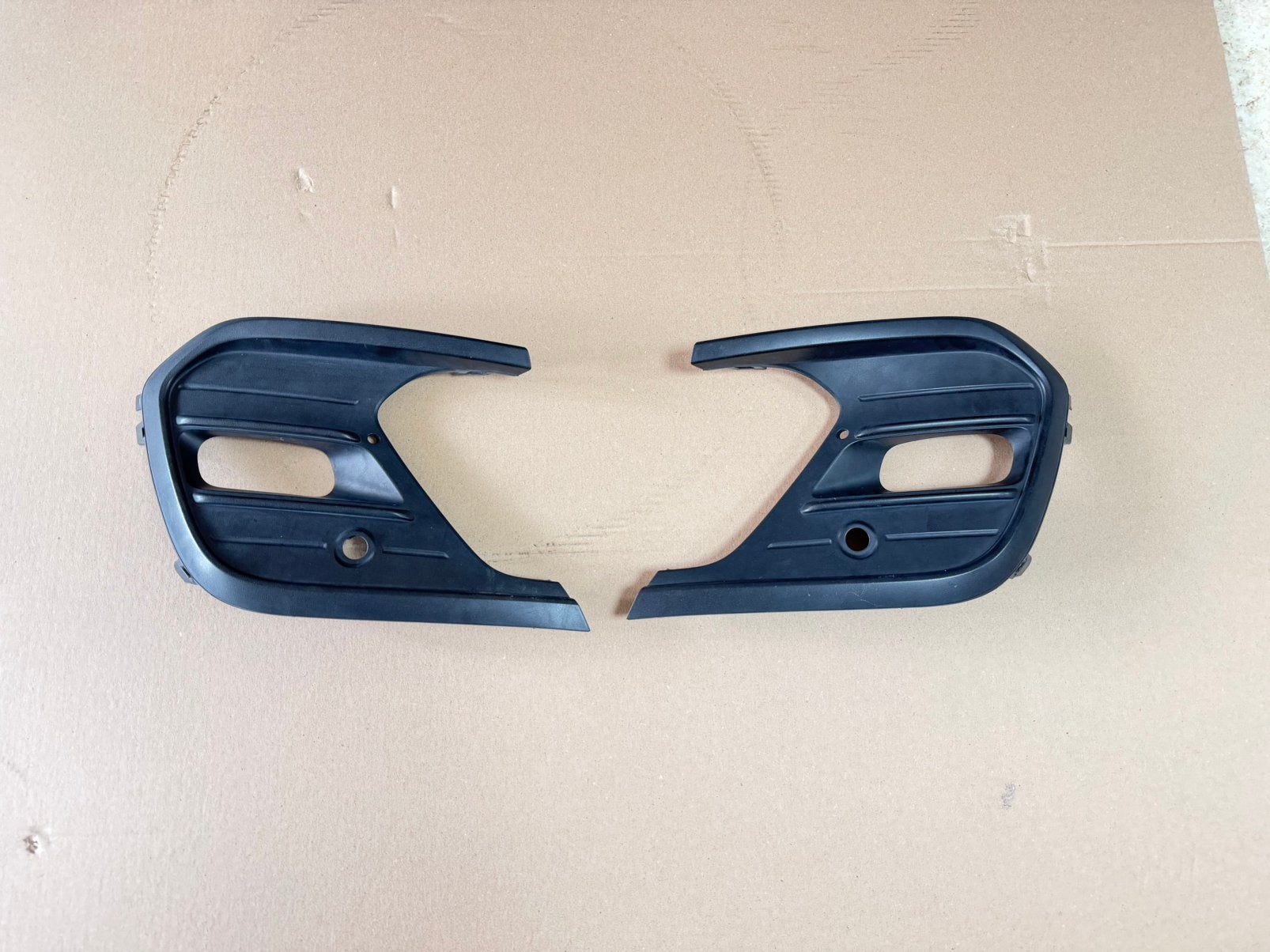 Originele Mistlamp Grills Set Links + Rechts VW Polo 2G, Ophalen, Nieuw, Rechts, Bumper