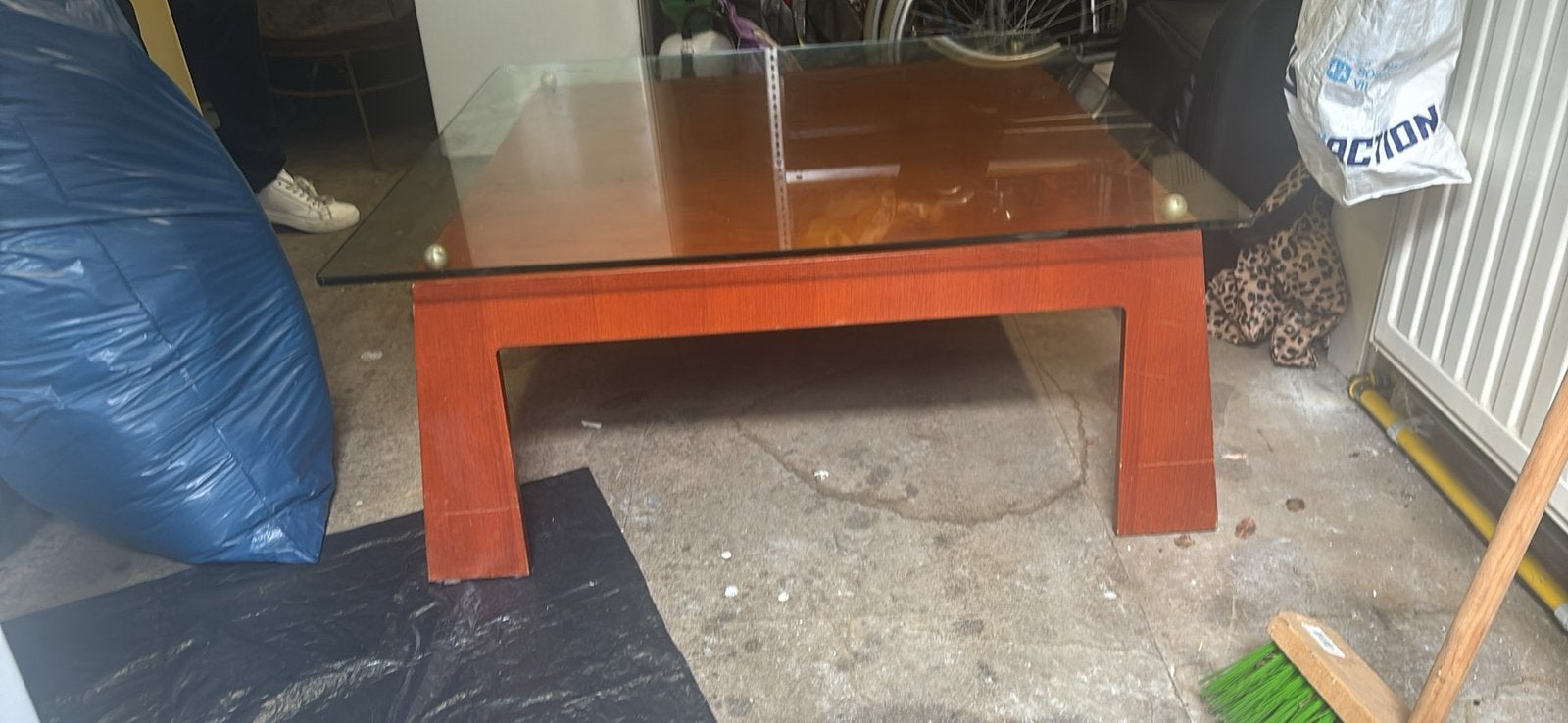 Houten salontafel met glasplaat Cognac bruin, Ophalen, Vierkant, 50 tot 100 cm, 5 – 50