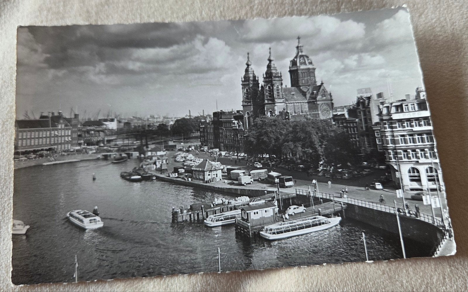 Amsterdam: Prins Hendrikkade met St. Nicola, Verzenden, 1940 tot 1960, Ongelopen, Noord-Holland