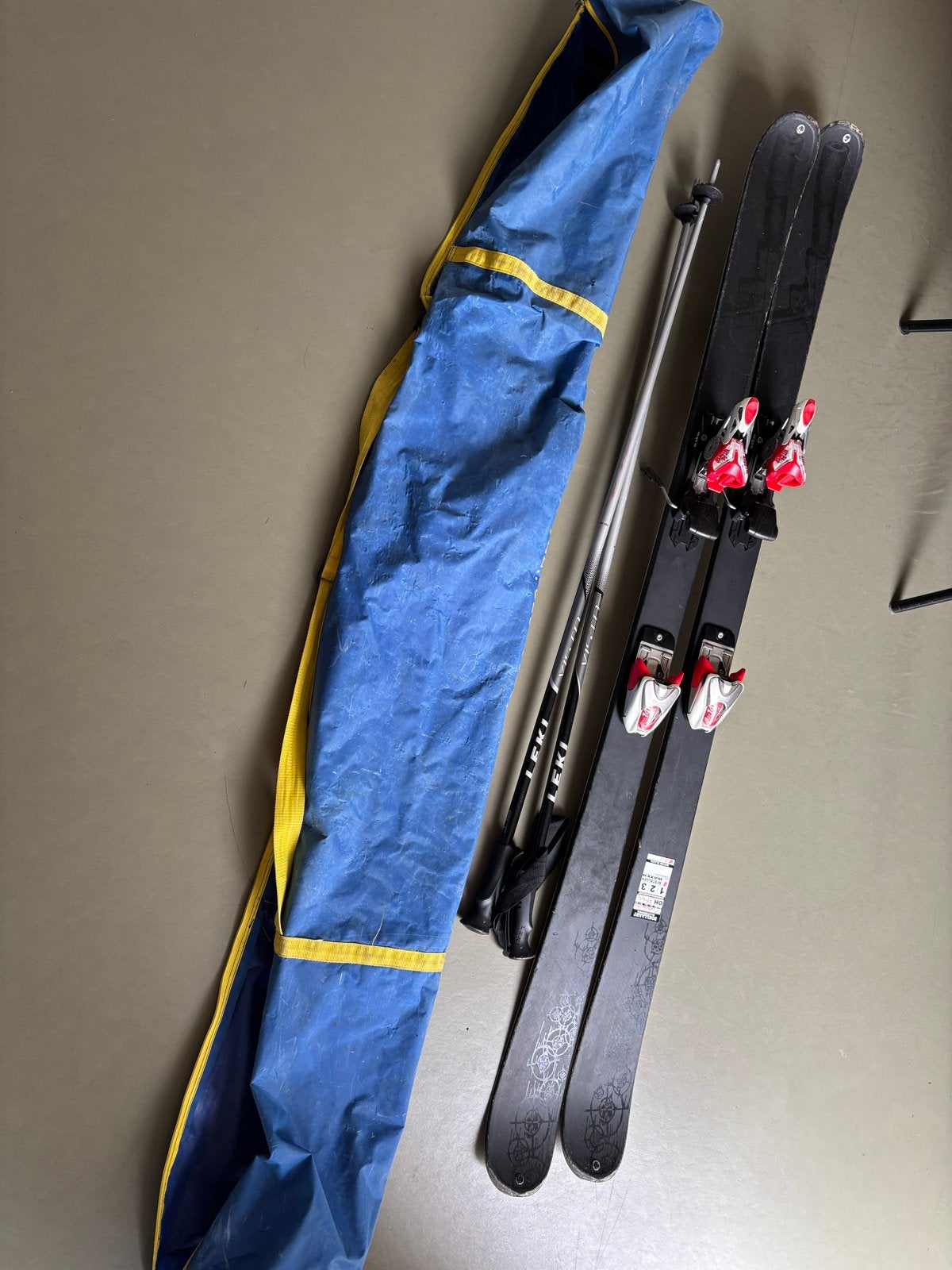 Gebruikte ski's met stokken en skitas, Sport en Fitness, Skiën en Langlaufen, 140 tot 160 cm, Gebruikt, Skiën, Ski's