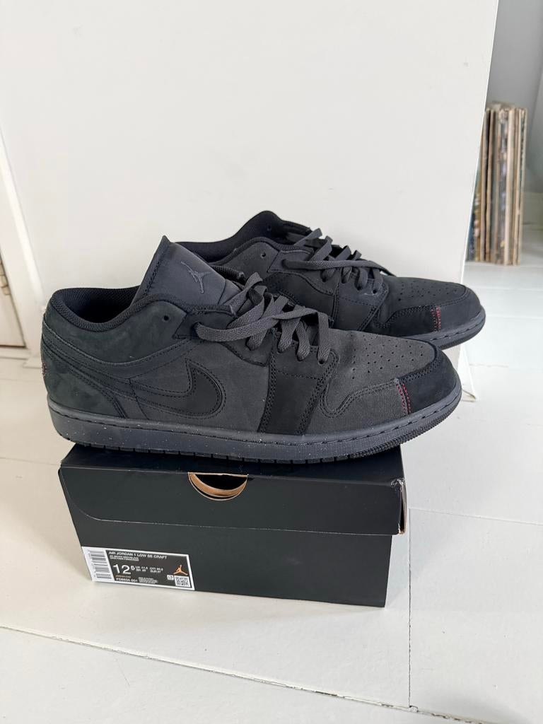 Air Jordan 1 Low SE Craft - Smoke Grey/Varsity Red - Maat 47, Kleding | Heren, Schoenen, Zwart, Ophalen of Verzenden, Sneakers of Gympen