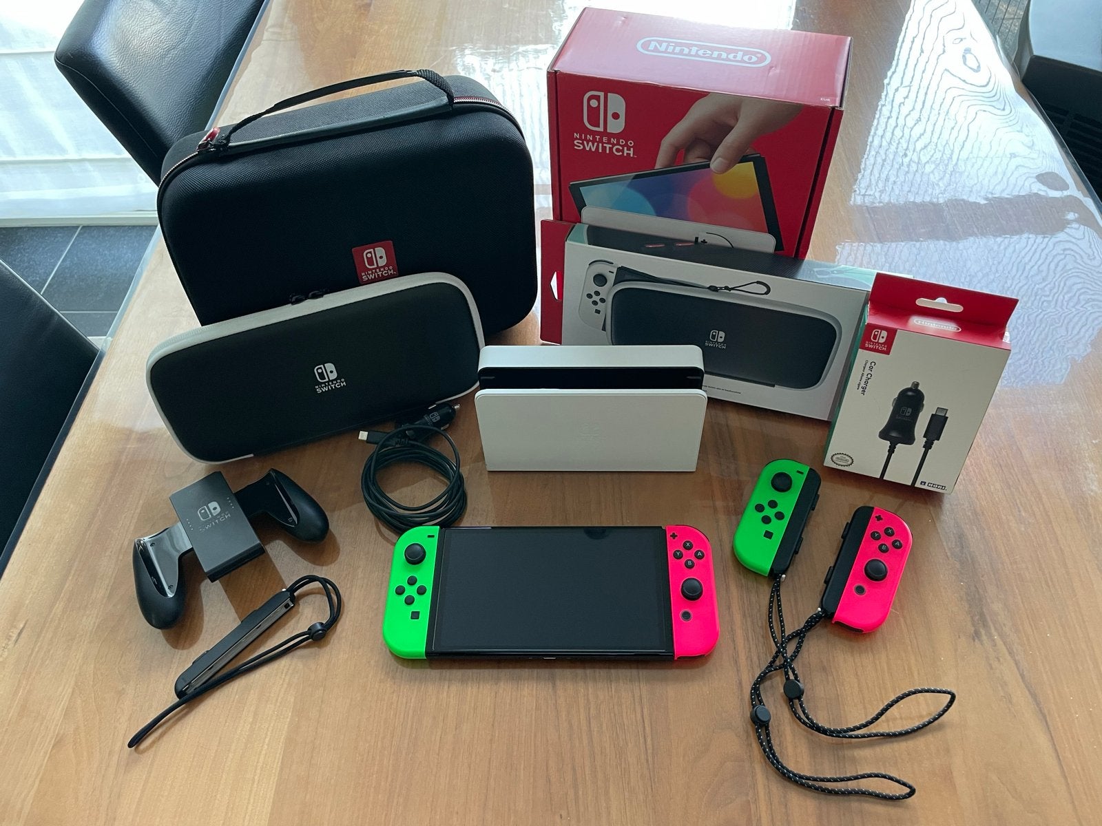 Nintendo Switch OLED met 2 controllers en 5 games, Switch OLED, Met games, Ophalen of Verzenden, Zo goed als nieuw