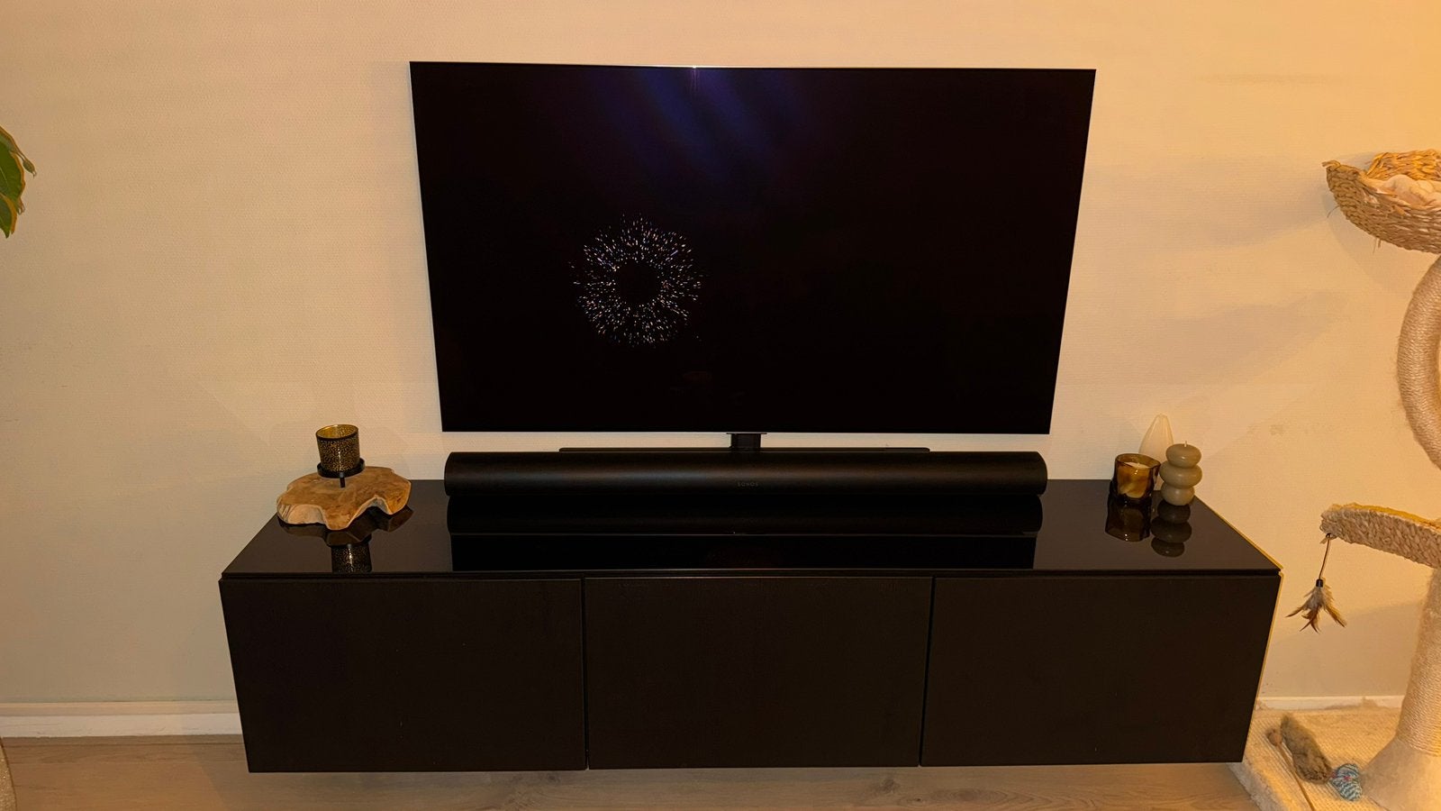 IKEA BESTA TV meubel met glasplaat zwartbruin Lapvikken, Huis en Inrichting, Kasten | Televisiemeubels, Ophalen, Glas, 150 tot 200 cm
