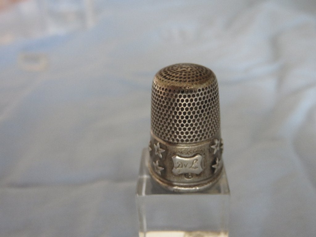 Vingerhoed in zilver met sterren - 1e helft 20e eeuw, Antiek en Kunst, Antiek | Goud en Zilver, Ophalen of Verzenden, Zilver