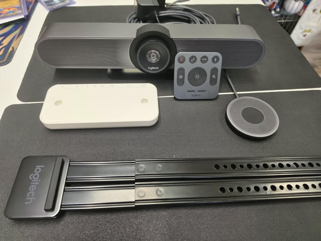 Logitech camera + dock, Support@logitech.com, Logitech Europe S.A., Zo goed als nieuw, ChromeOS