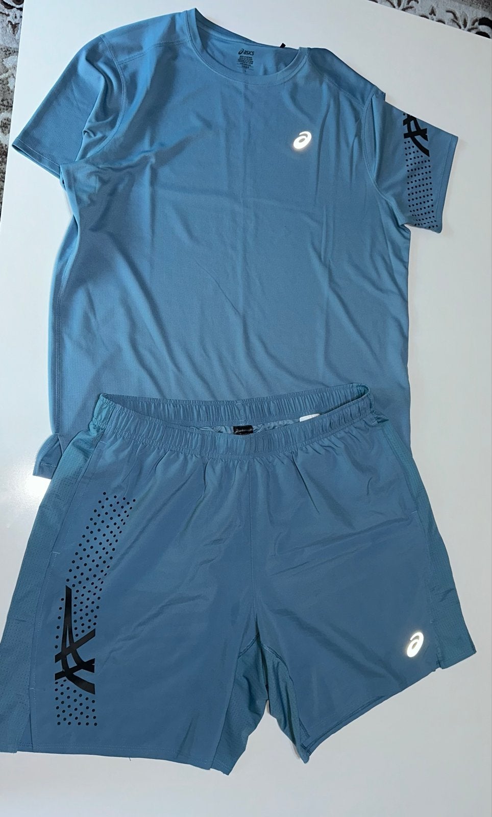Asics hardloopset: T-shirt en korte broek (maat L), Ophalen of Verzenden, Zo goed als nieuw, Kleding, Hardlopen