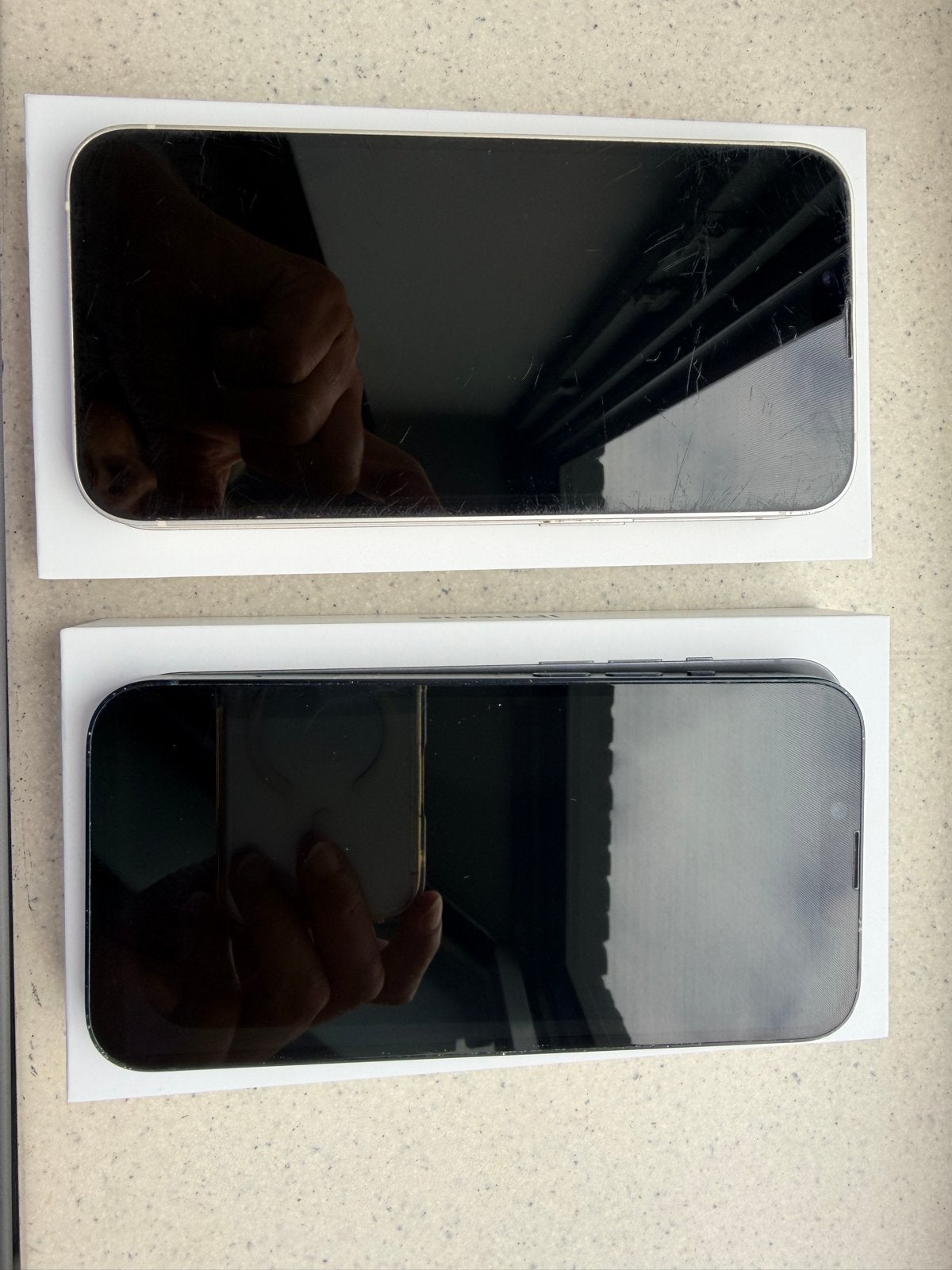 Twee iPhone 14 telefoons: Wit en Zwart, 128GB, Telecommunicatie, 128 GB, Wit, Ophalen of Verzenden, Zo goed als nieuw