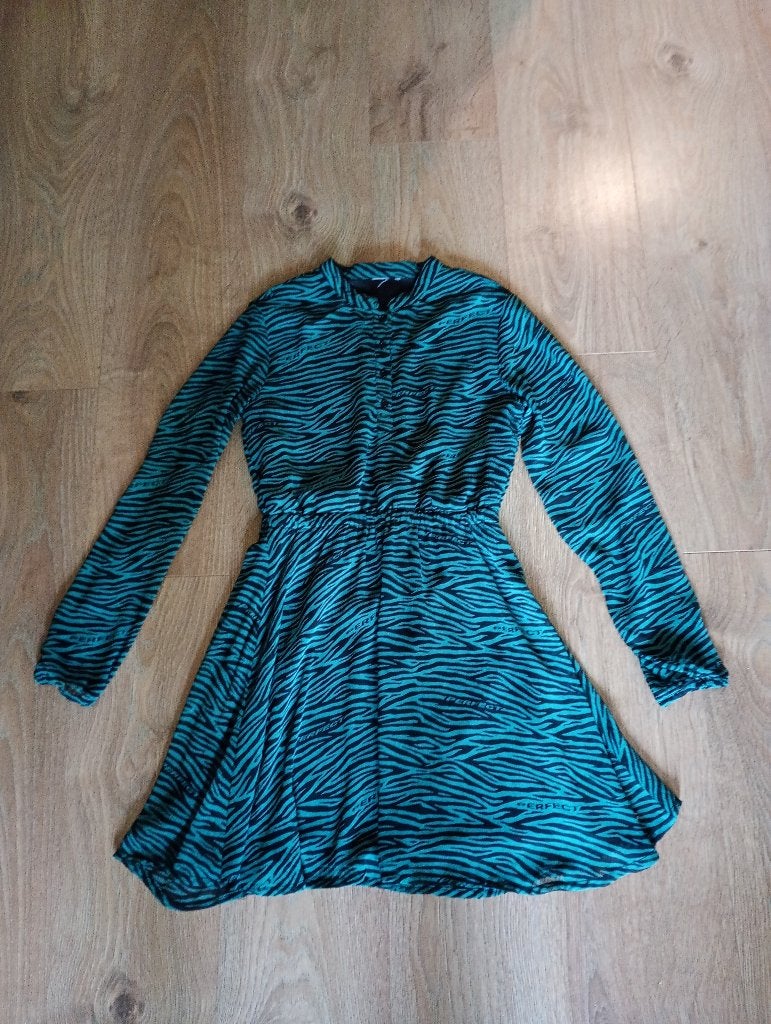 Mooie groene jurk met zebra print mt 158/164, Meisje, Ophalen of Verzenden, Zo goed als nieuw, Jurk of Rok