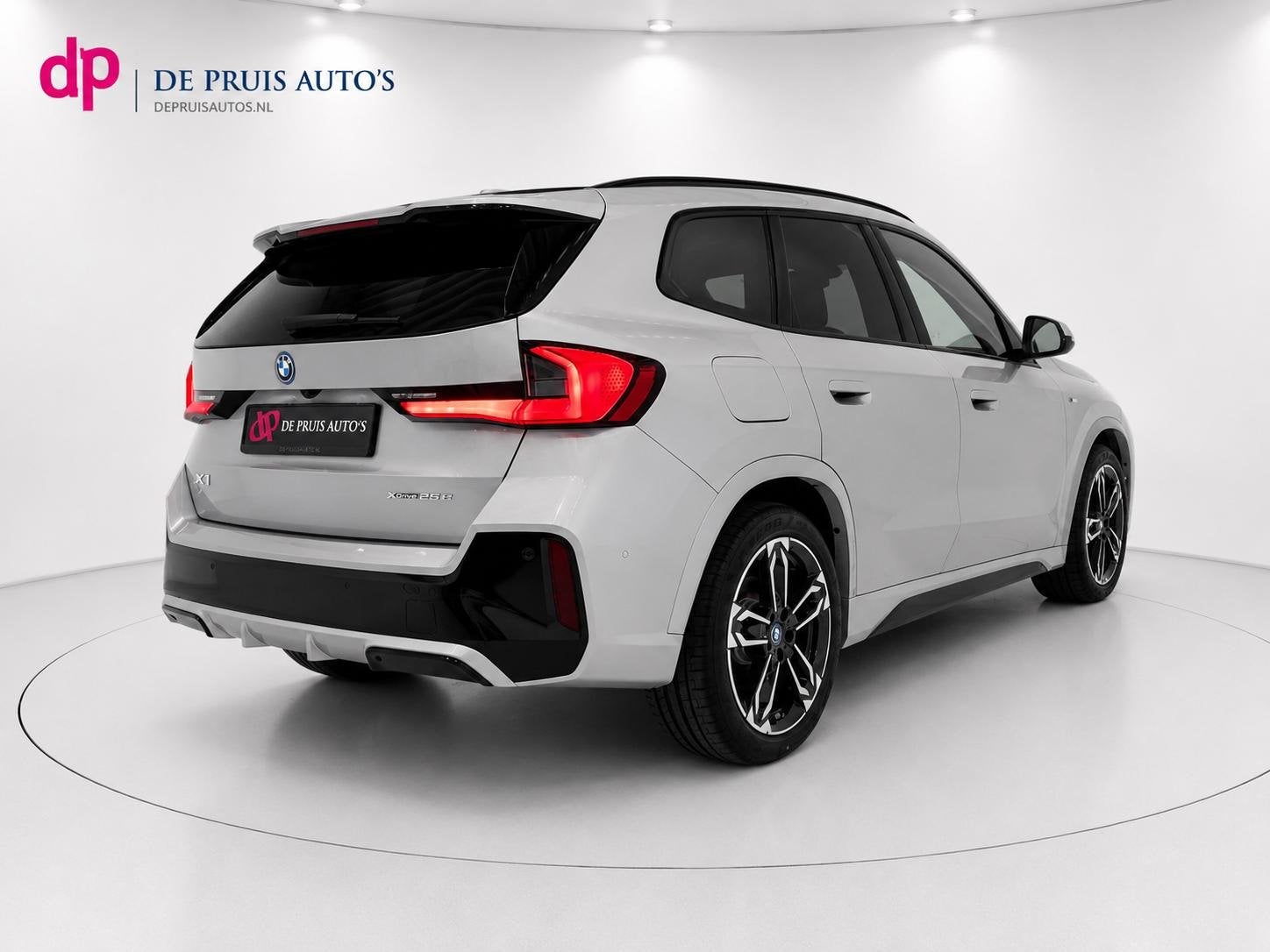 BMW X1 xDrive25e M Sport Pano Trekhaak Camera 19 Inch Kyless, Auto's, Gebruikt, Euro 6, 105 min, Bedrijf