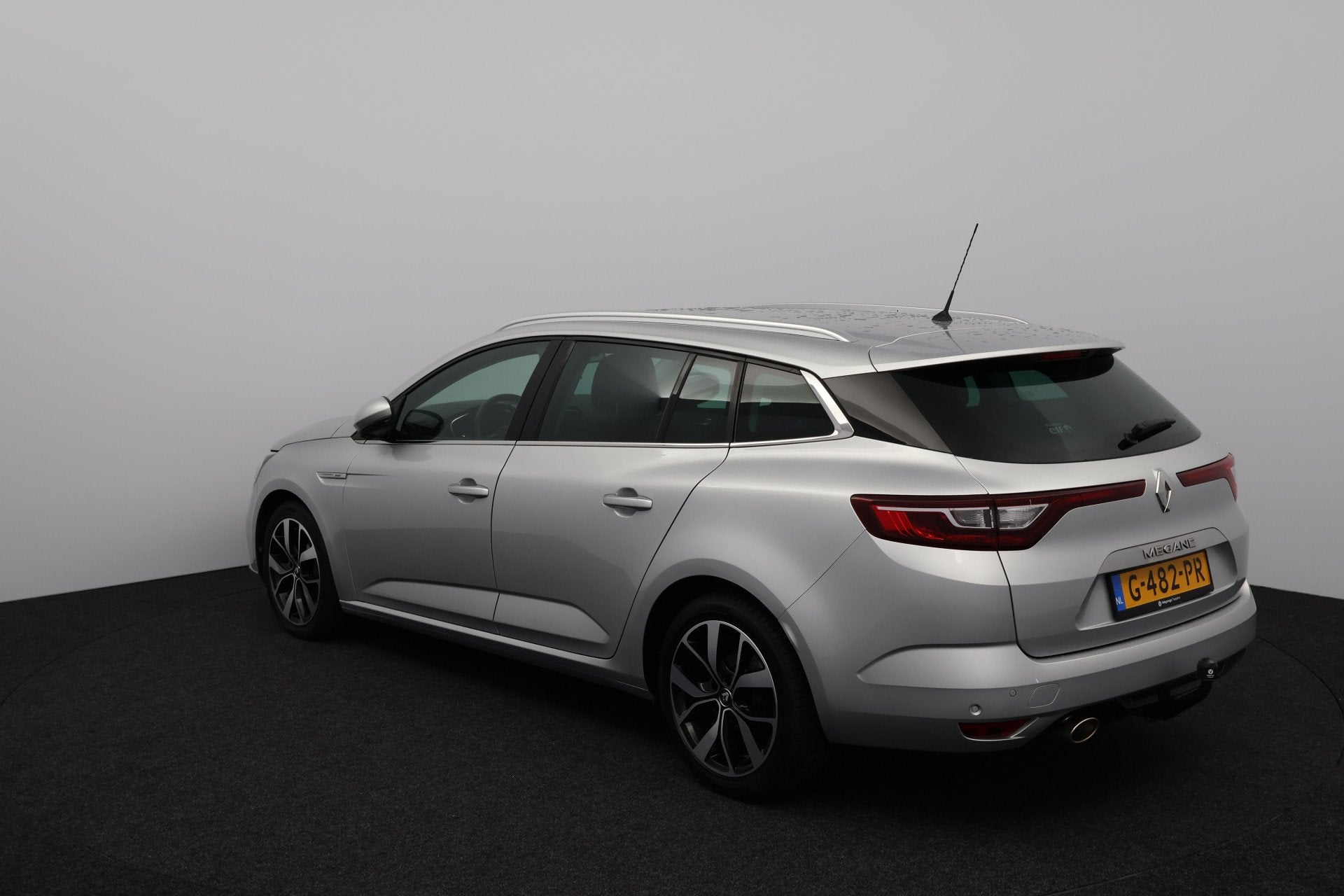 Renault Mégane Estate 1.3 TCe Bose/ Automaat/ Trekhaak/ 17', Gebruikt, 4 cilinders, 1290 kg, Leder en Stof