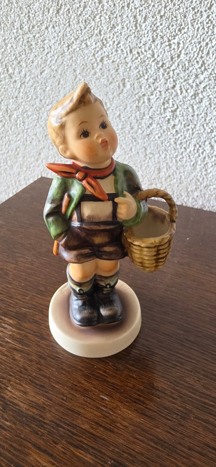 Vintage Hummel beeldje: Jongen met mandje, Verzamelen, Ophalen