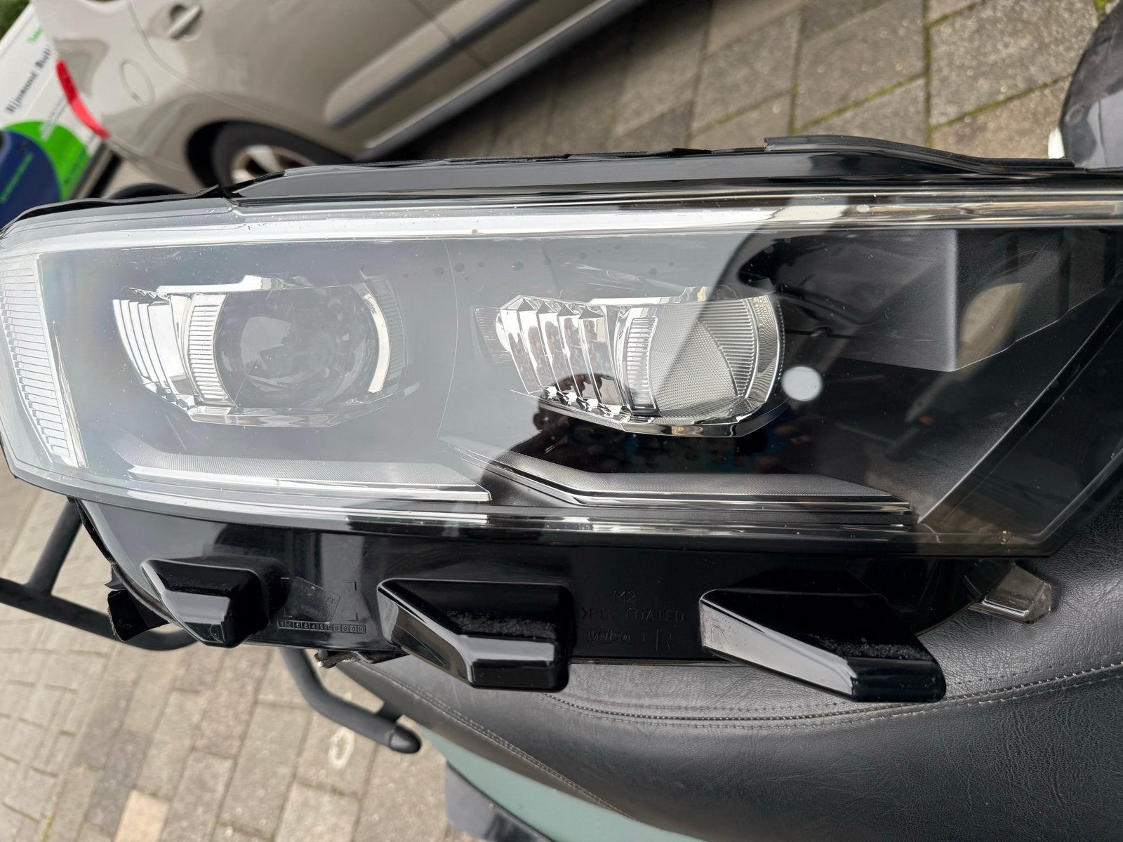 VW T-Roc 2021 TDI Rechter Koplamp (bevestiging defect), Ophalen, Gebruikt, Volkswagen