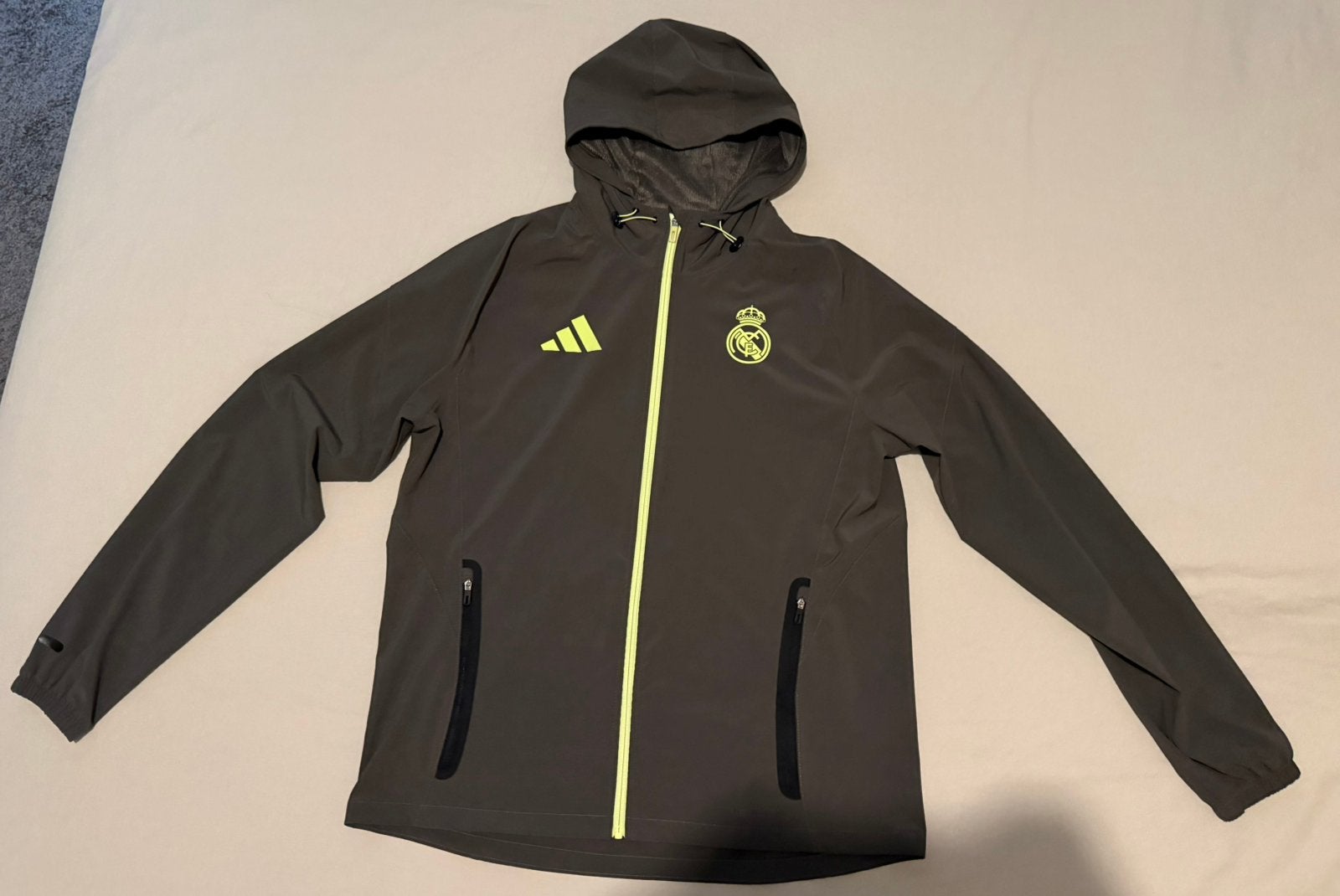 Real Madrid Tiro 25 Competition Vis Tech Reisjack L, Maat 52/54 (L), Verzenden, Nieuw, Grijs