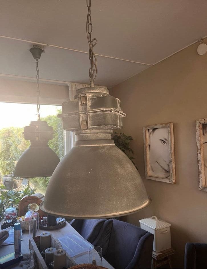 2 Industriële hanglampen betonlook - Ø 48 cm, Huis en Inrichting, Lampen | Hanglampen, Ophalen, Gebruikt, Metaal