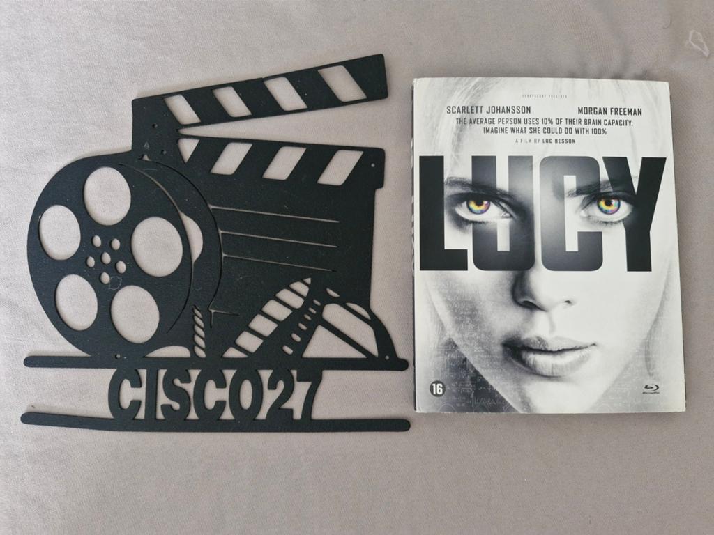 Lucy + slipcover, Ophalen of Verzenden, Zo goed als nieuw, Science Fiction en Fantasy
