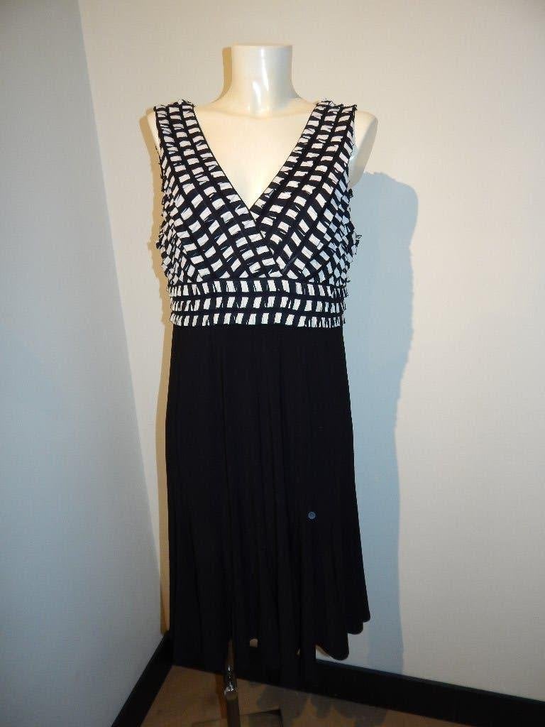 Joseph Ribkoff stretch jurk lijfje zwart wit ruches mt D44