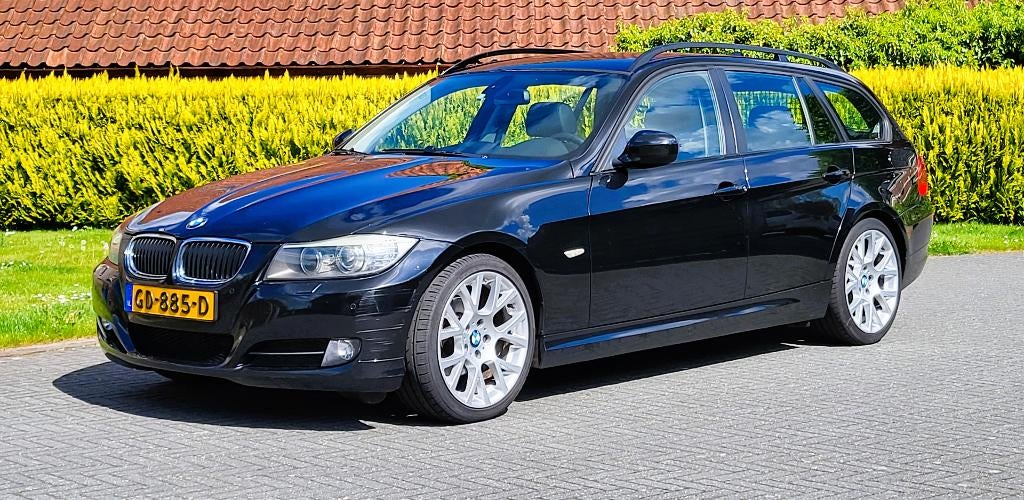 BMW 318 I Touring High Executive AUTOMAAT Full Options!, Automaat, Euro 5, Achterwielaandrijving, 1995 cc