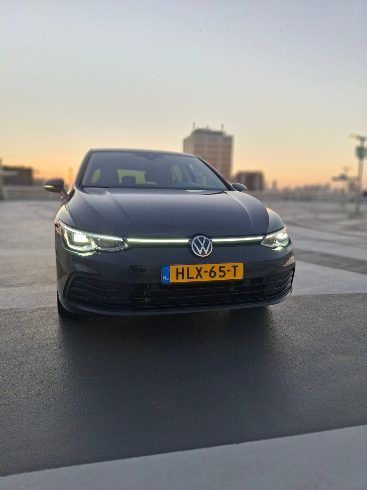 Volkswagen Golf 8 1.5 eTSI Automaat  – Pano –IQ.LIGHT – Cam, Auto's, Automaat, Dealer onderhouden, Zilver of Grijs, Te koop