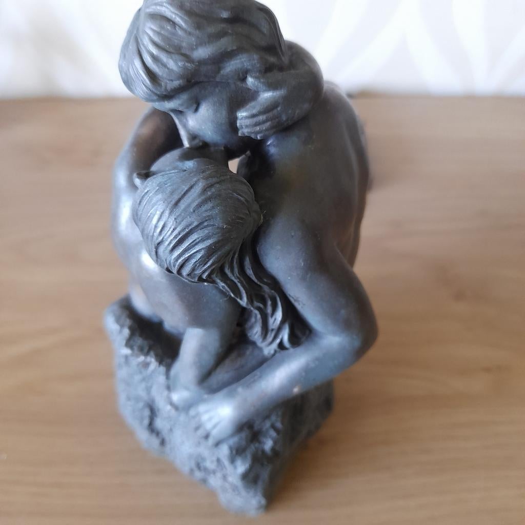 Bronzen beeld van een omhelzend paar, Groep mensen, Ophalen of Verzenden, 20 - 50 cm, Beeld