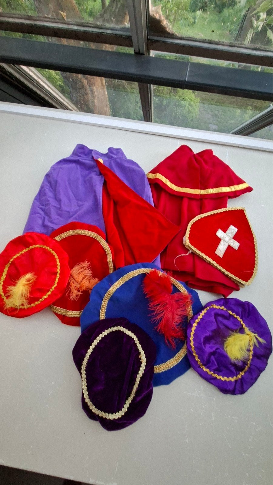 Sinterklaas/Piet kostuums en accessoires, Ophalen, Gebruikt, Pak of Jurk