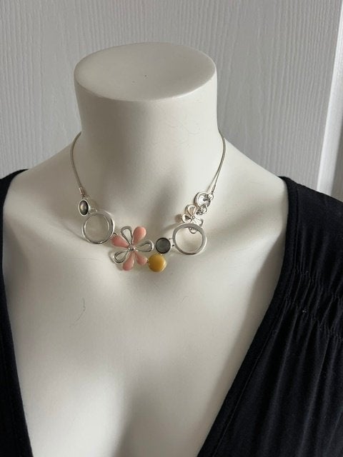 Leuke ketting met bloemen, Ophalen of Verzenden, Zo goed als nieuw, Overige materialen