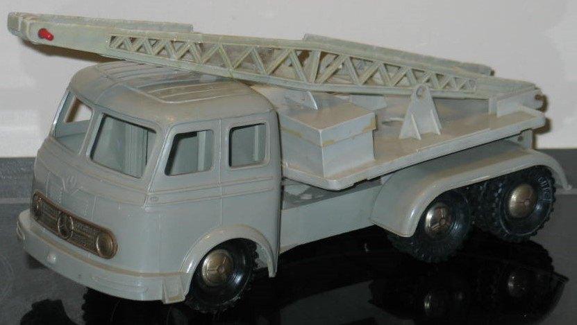 mercedes truck jaren 60 met takel bespeeld duits fabrikaat, Ophalen