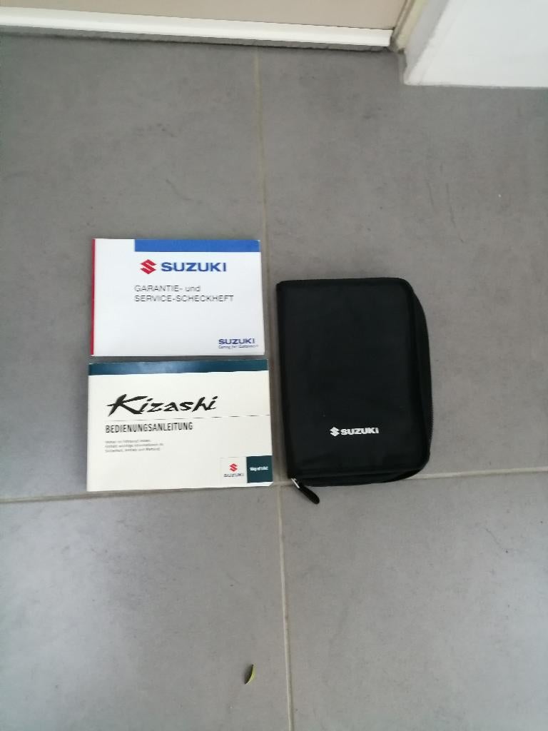 Compleet mapje boekjes SUZUKI KIZASHI  2009/2015 (duits), Ophalen of Verzenden