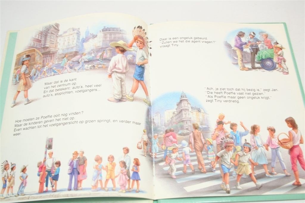 Tiny — Poeffie Gaat op Stap — Nostalgisch Prentenboek 1986, Ophalen of Verzenden, Gelezen