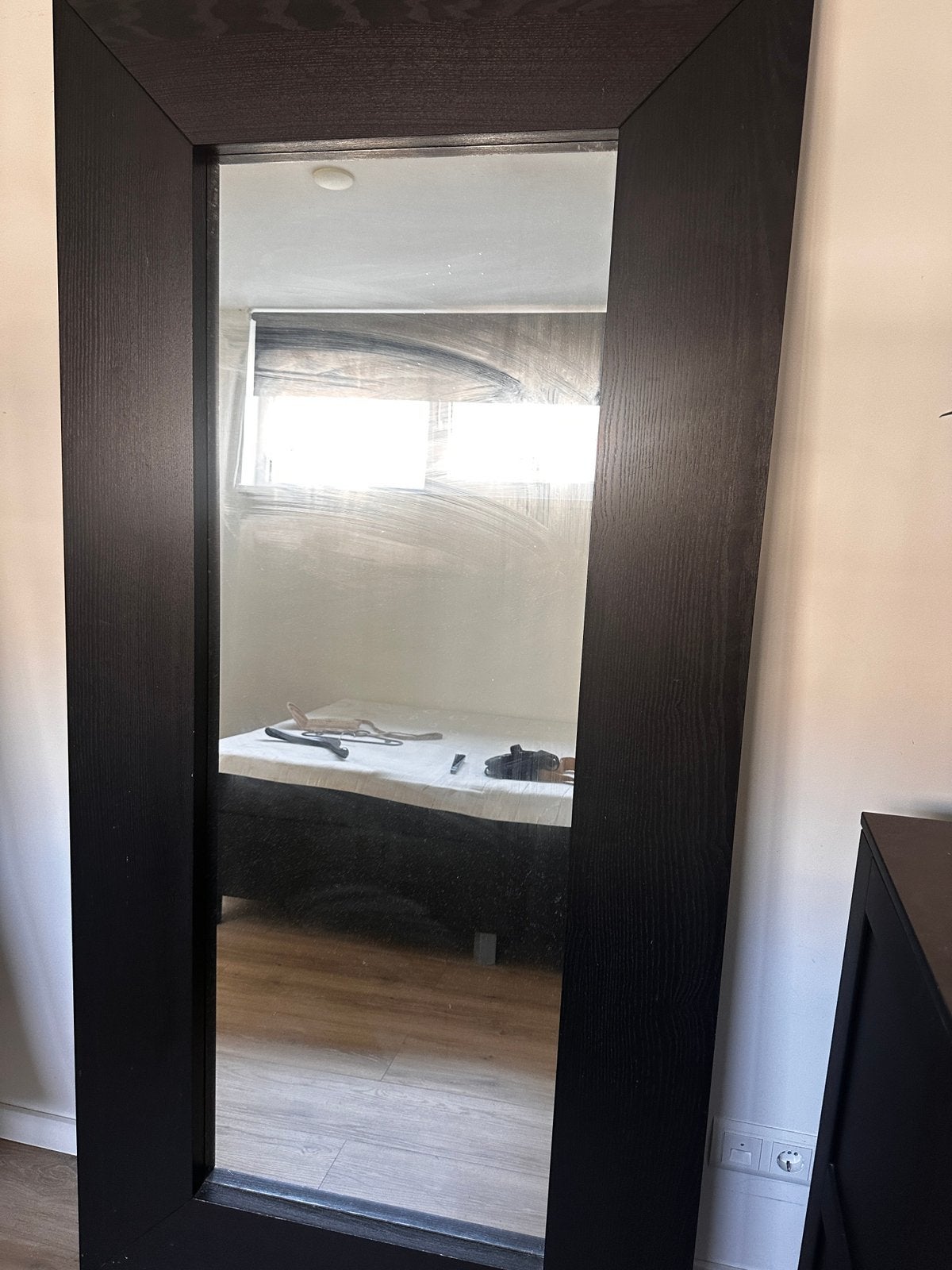 Grote IKEA staande spiegel – Zwart/bruin, Huis en Inrichting, Woonaccessoires | Spiegels, Ophalen, Gebruikt, Rechthoekig, 150 tot 200 cm