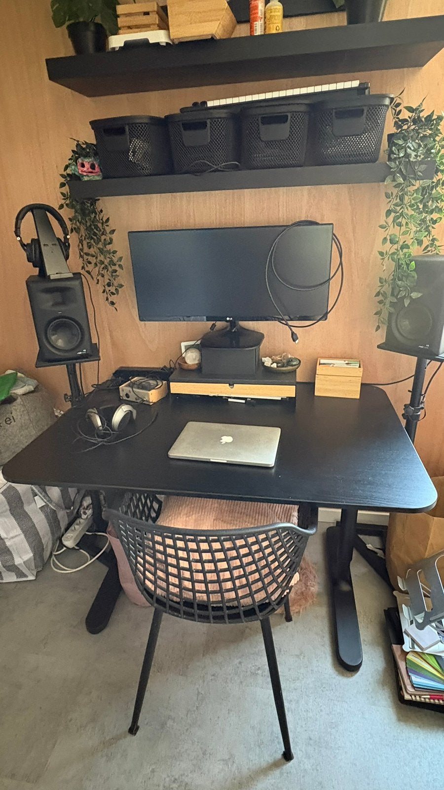 Mooi zwart in hoogte verstelbaar bureau te koop, Ophalen, 120 cm, In hoogte verstelbaar, Zo goed als nieuw