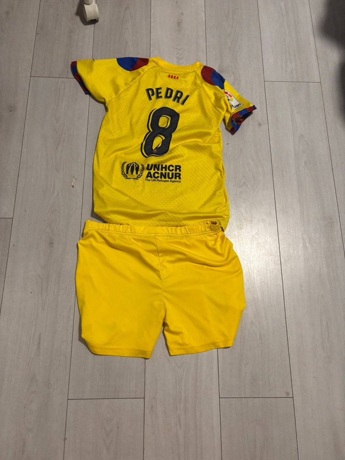 FC Barcelona tenue Pedri 8 - Geel (kindermaat), Maat XS of kleiner, Ophalen, Gebruikt