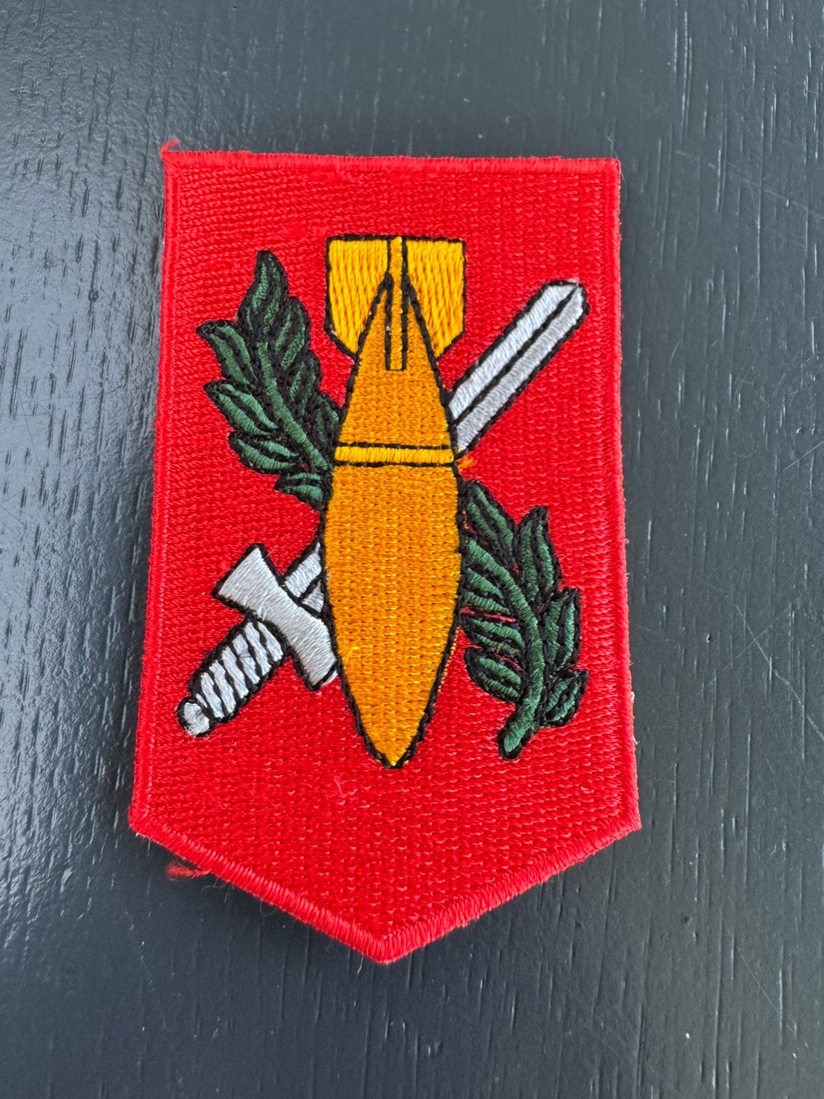 KL Mouwembleem DT2000 EOD, Ophalen of Verzenden, Landmacht, Nederland, Embleem of Badge