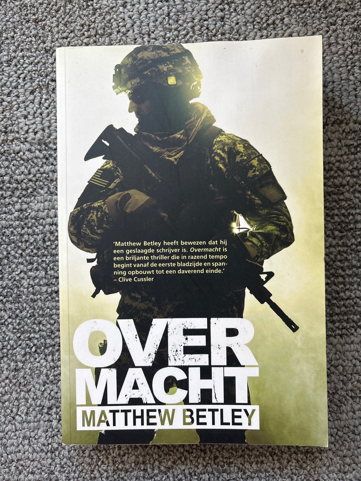 Overmacht - Matthew Betley (Thriller), Ophalen of Verzenden, Zo goed als nieuw, Amerika