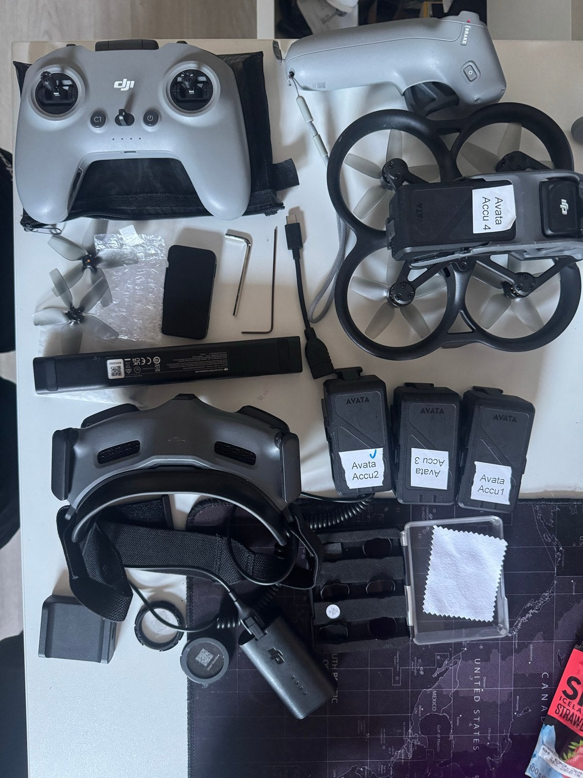 DJI Avata FPV Drone Combo met 4 accu's en accessoires, 250 tot 900 gram, Cameradrone, Zo goed als nieuw, 1 tot 5 kilometer