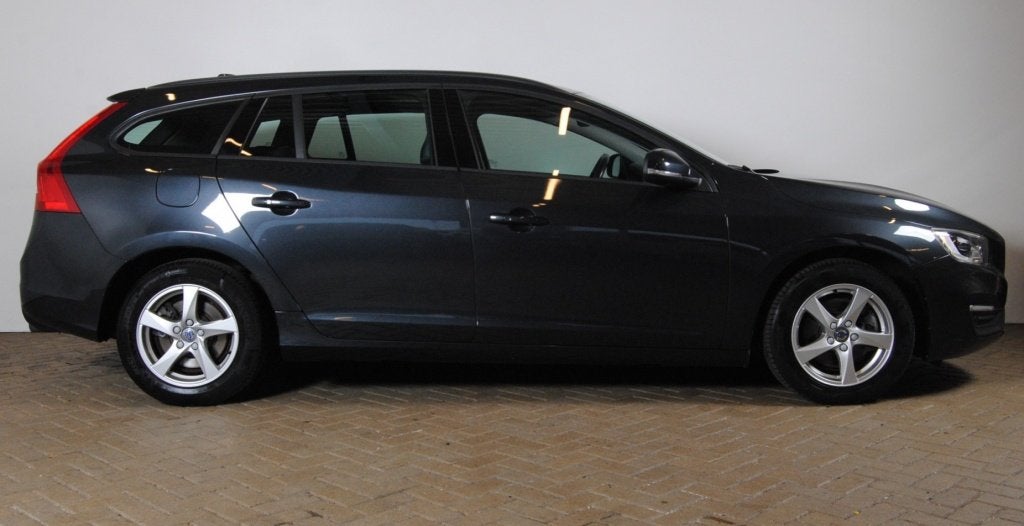 Volvo V60 1.5 T3 Summum | Standkachel | Automaat (bj 2018), Auto's, Volvo, Euro 6, 4 cilinders, Leder, 84 €/maand